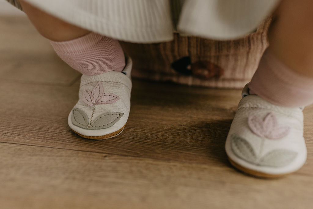 Tulip on Milk Leather Shoes Moccs Baby and Toddler Baby Shoes Starry Knight Design   