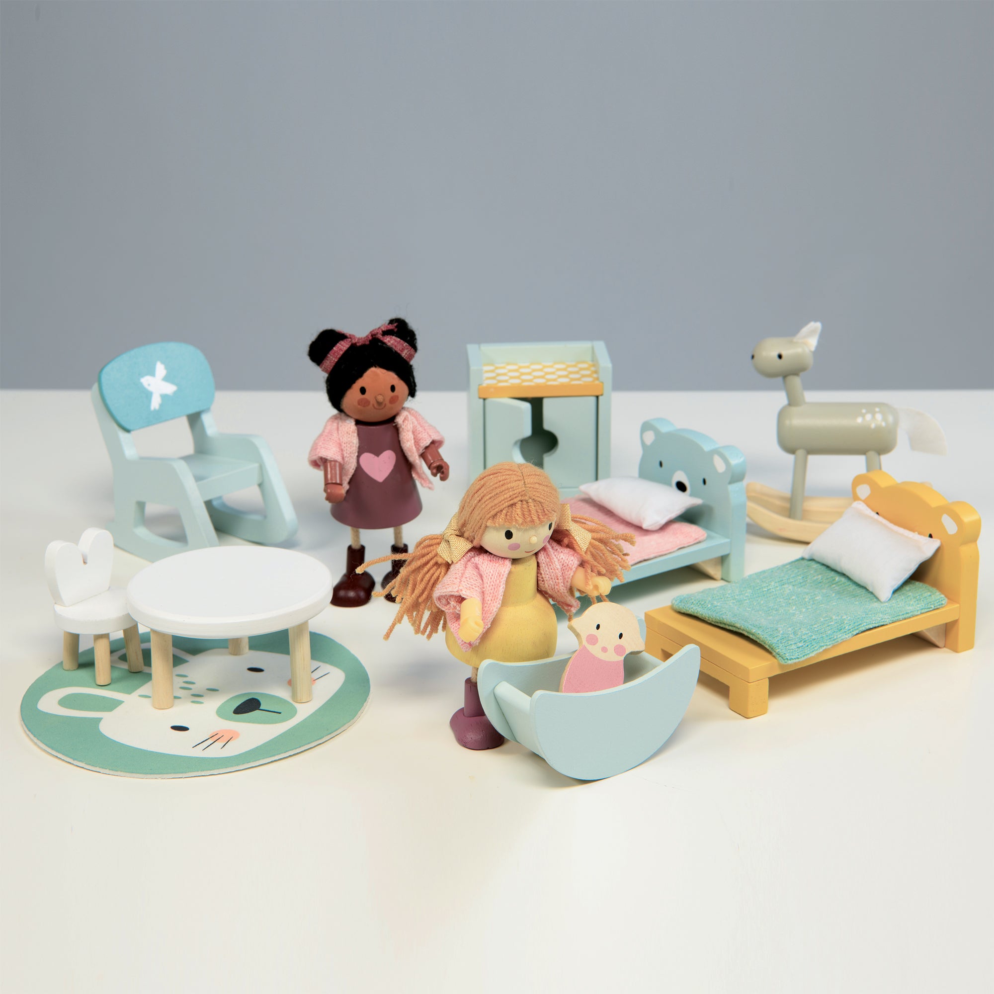 Dolls House Childrens Room Furniture