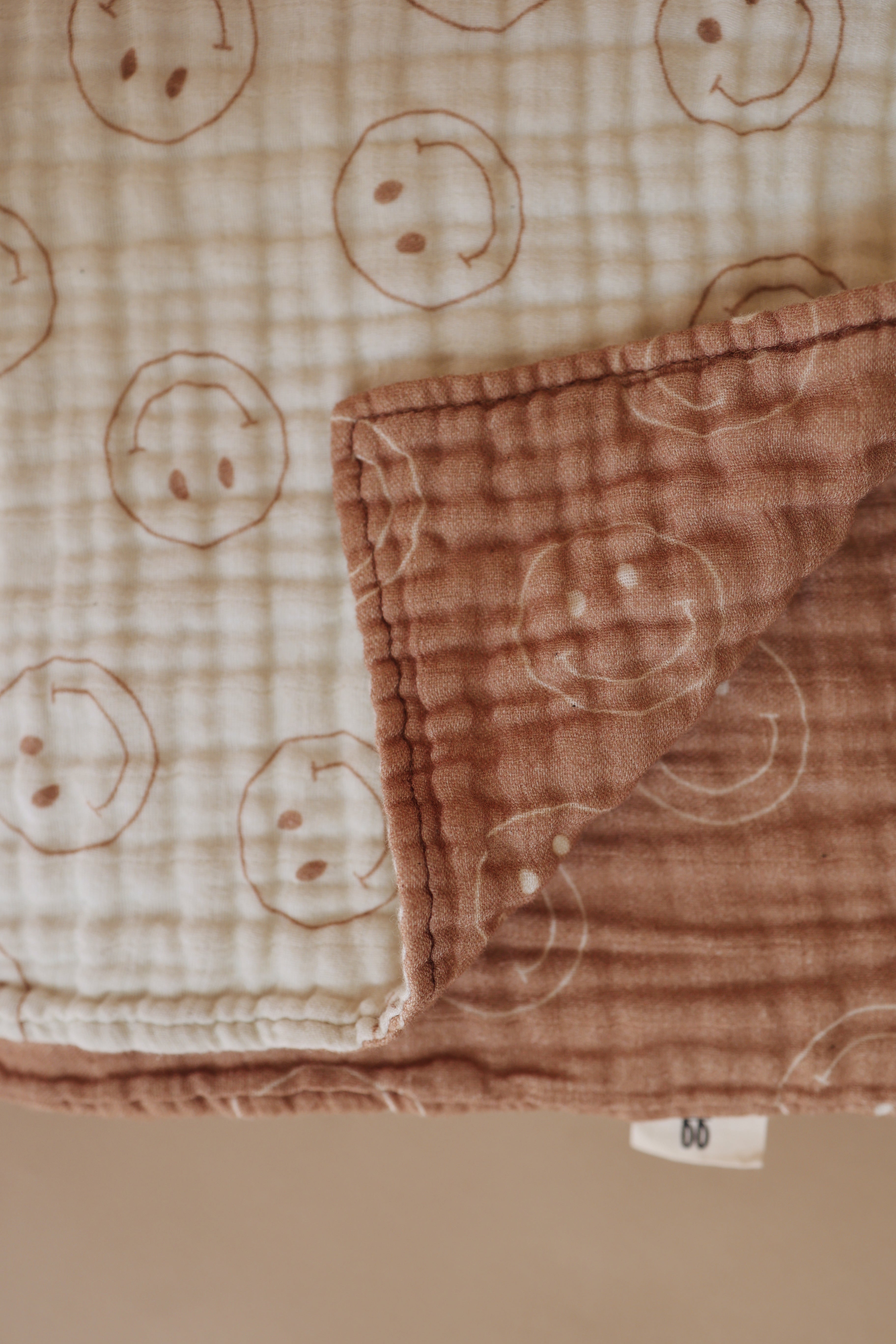 Muslin Quilt | Tan & Ivory Smile