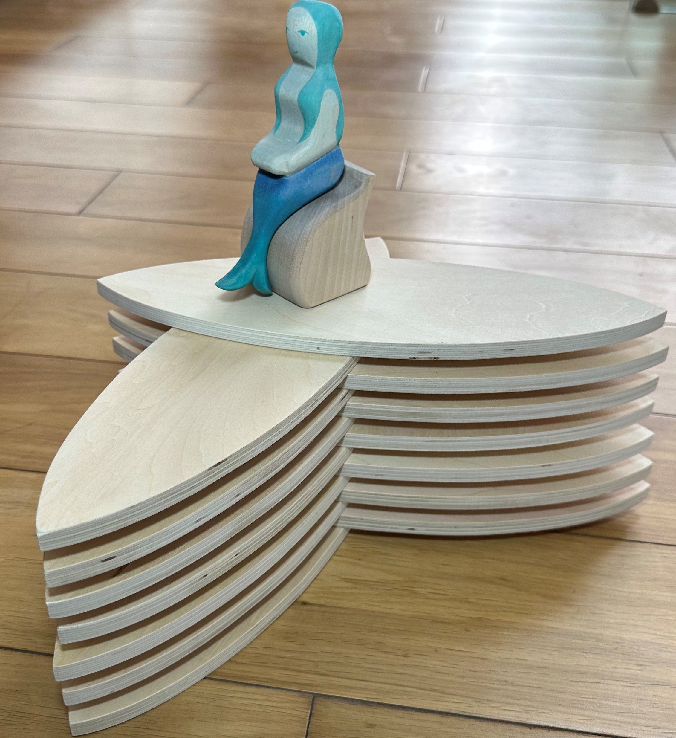 **Pre-order (Ships in 2-3 Weeks)**24 Pcs Natural Wooden Petal Mandala Platforms with Storage Tray