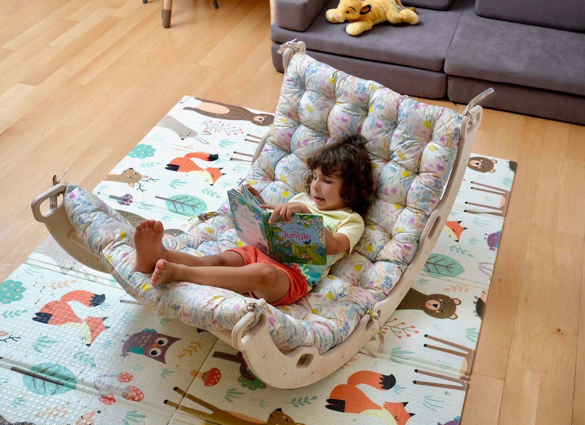 Climbing Arch / Rocker with Spring Pattern Pillow
