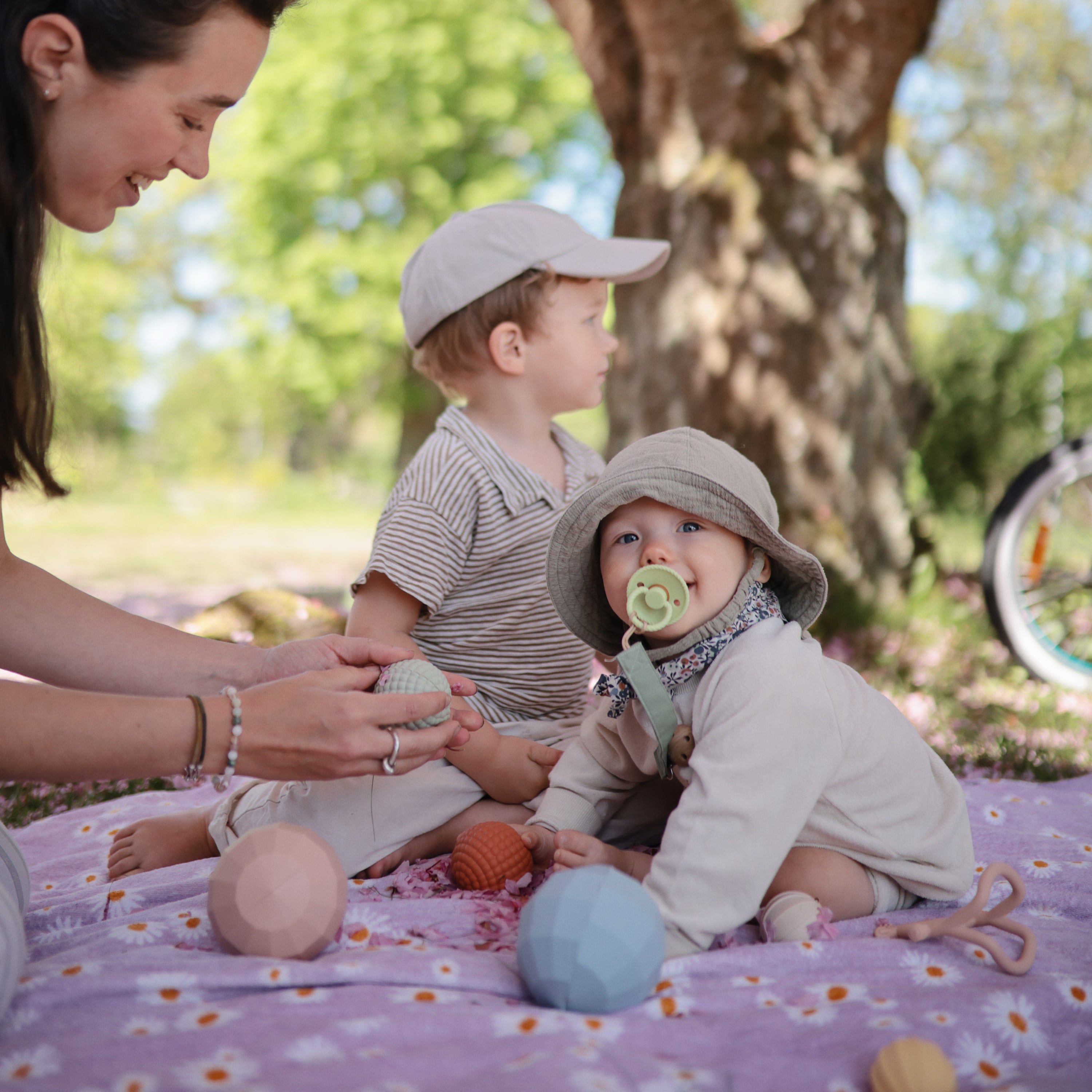 Nesting Spheres Sensory Toy toys Mushie   