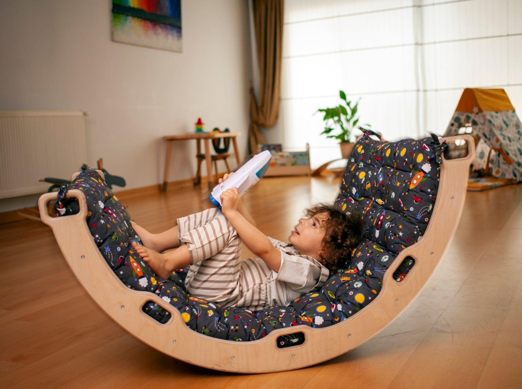 Climbing Arch Rocker with Space Cushion