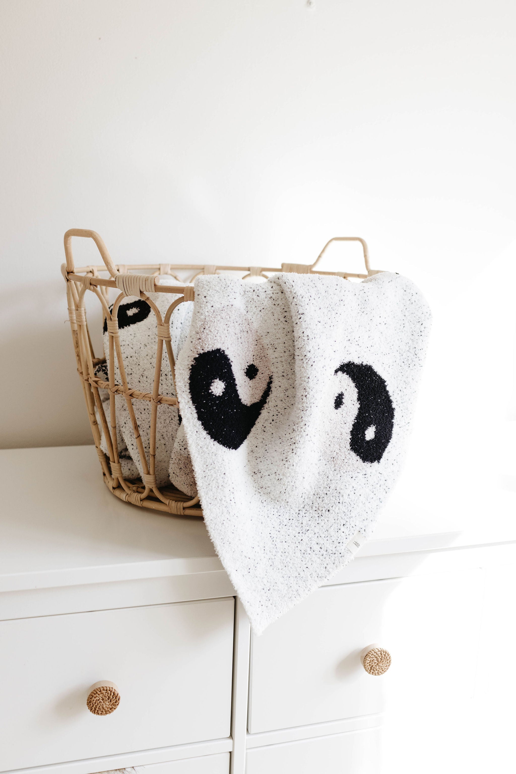 Plush Blanket | Black & White Yin Yang