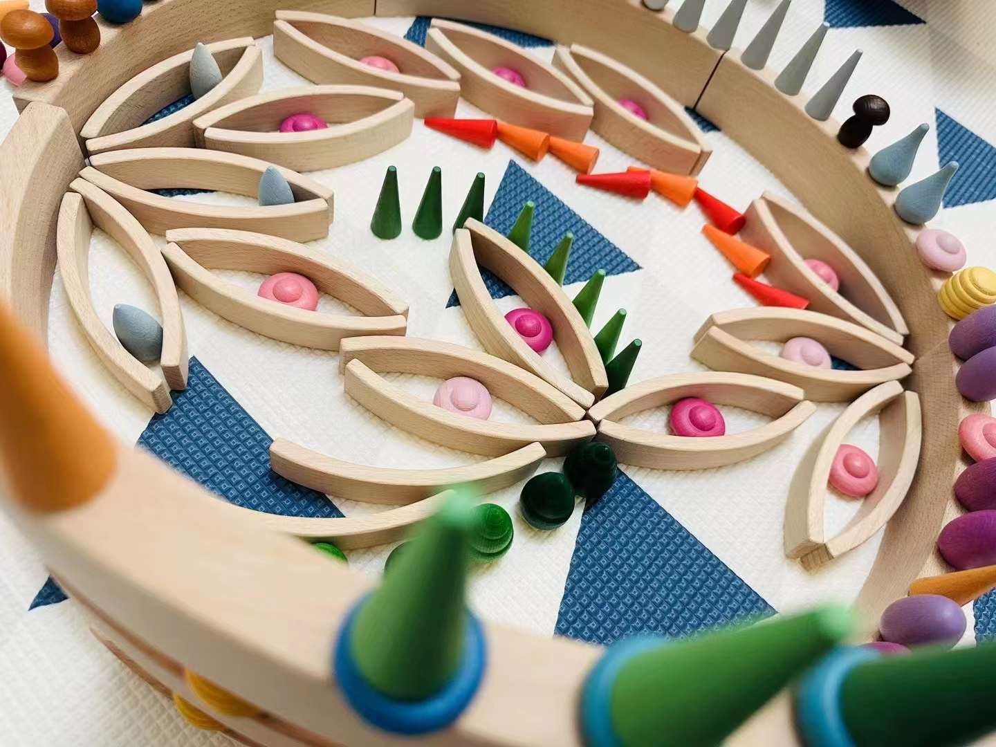 **Pre-order (Ships in 2-3 Weeks)**42-Piece Combination Set – 12 Large & 30 Mini Curved Natural Wooden Building Blocks
