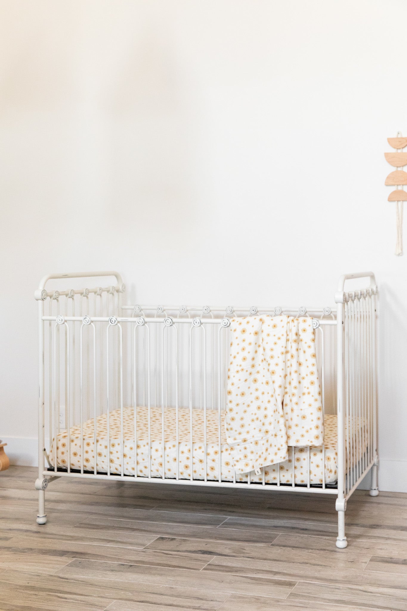 Muslin Crib Sheet | Daisy