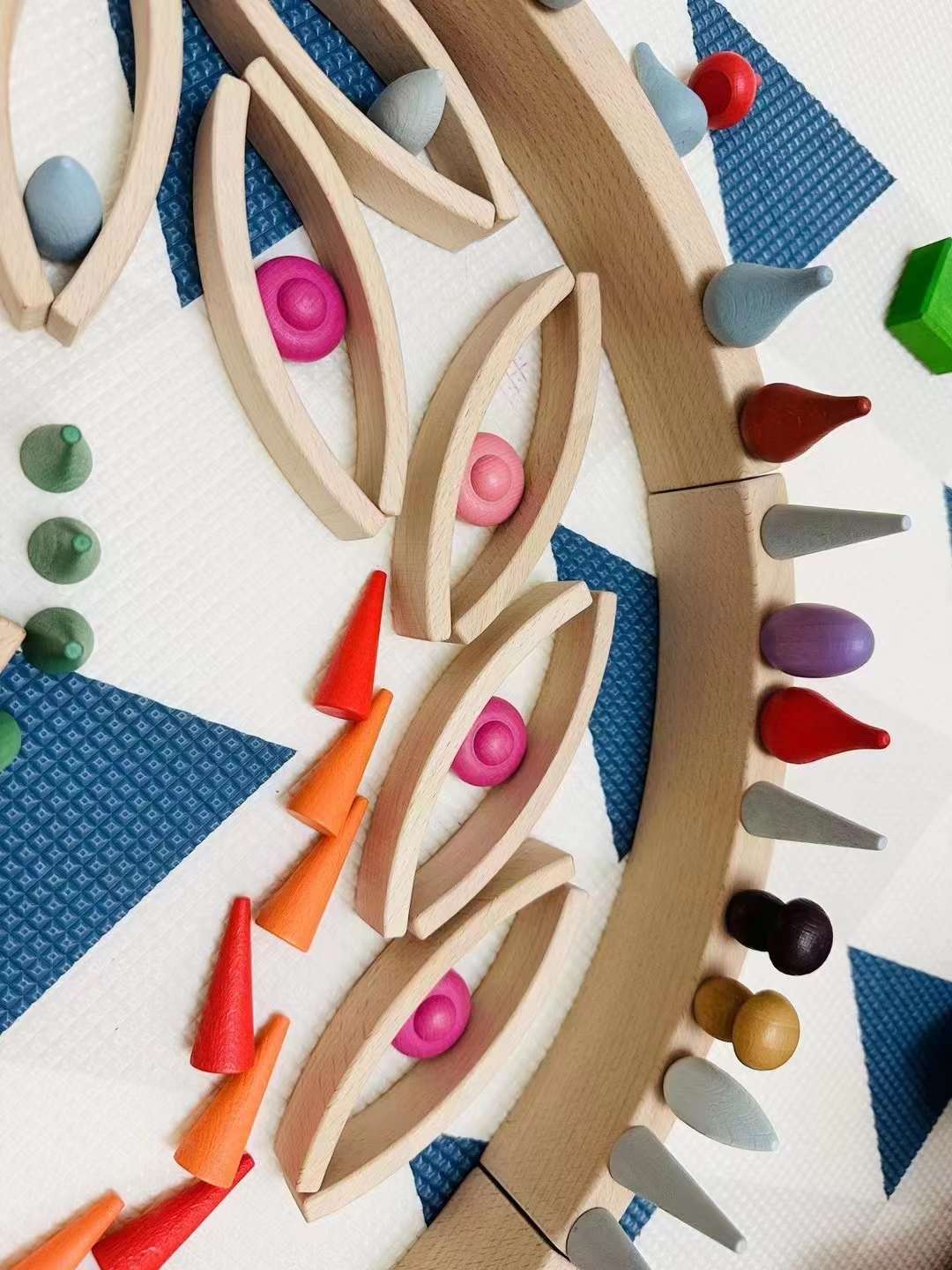 **Pre-order (Ships in 2-3 Weeks)**42-Piece Combination Set – 12 Large & 30 Mini Curved Natural Wooden Building Blocks
