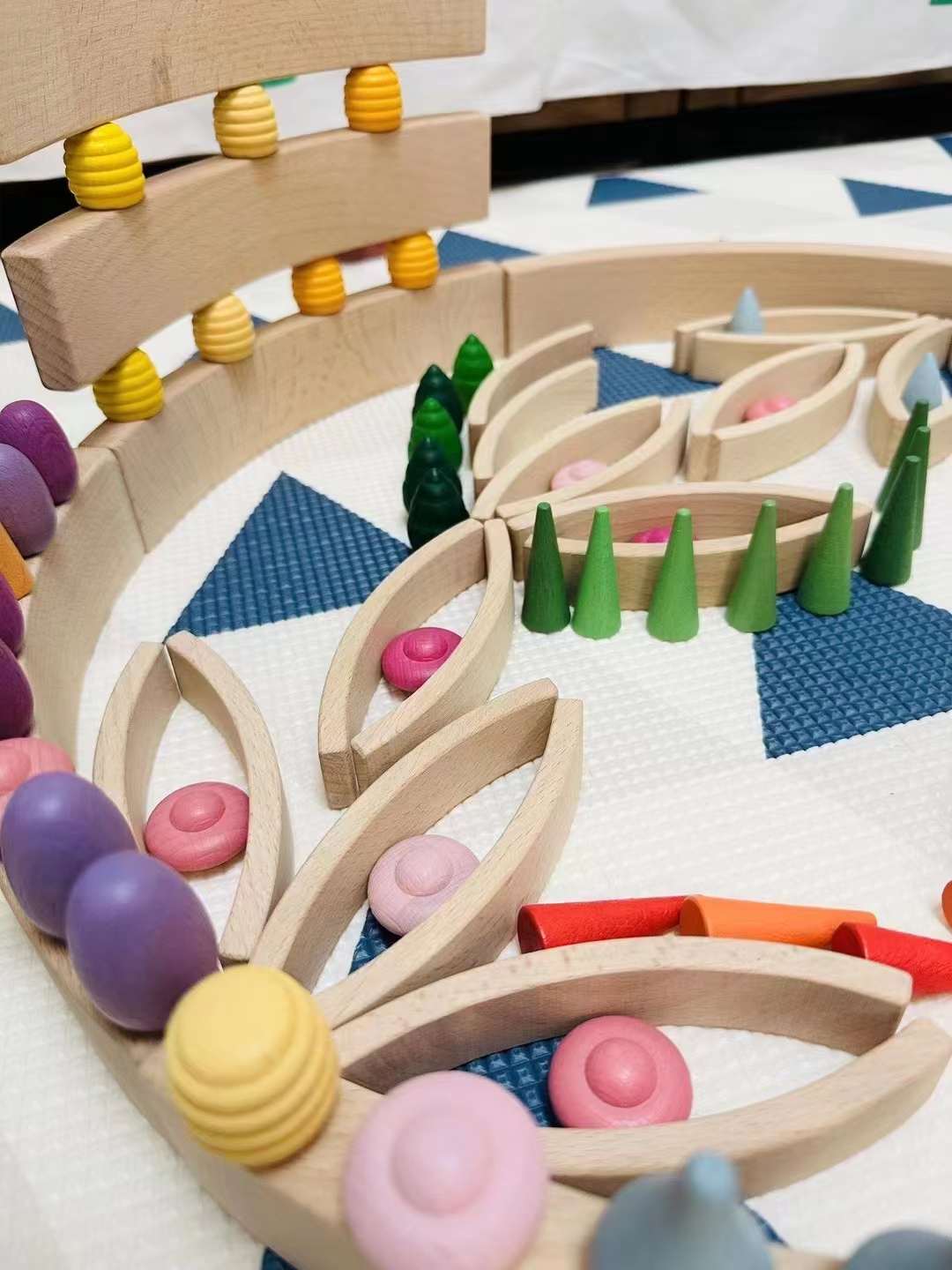 **Pre-order (Ships in 2-3 Weeks)**42-Piece Combination Set – 12 Large & 30 Mini Curved Natural Wooden Building Blocks