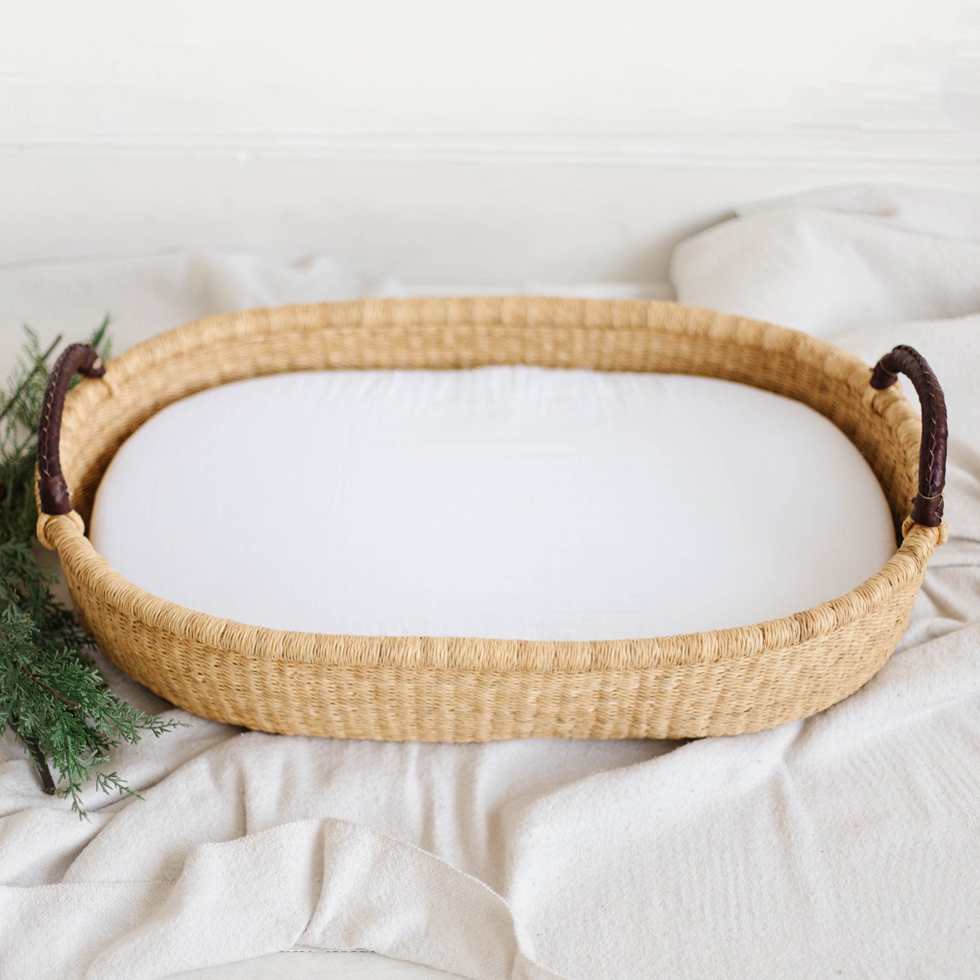 Natural<br>Changing Basket<br>Brown+Cream Handle