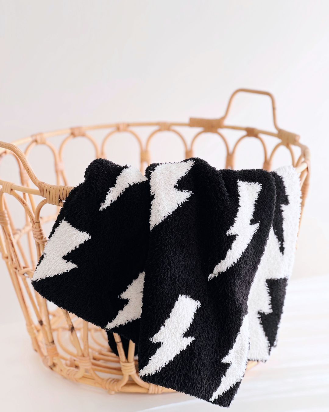 Lightning Bolt Fuzzy Blanket | Black