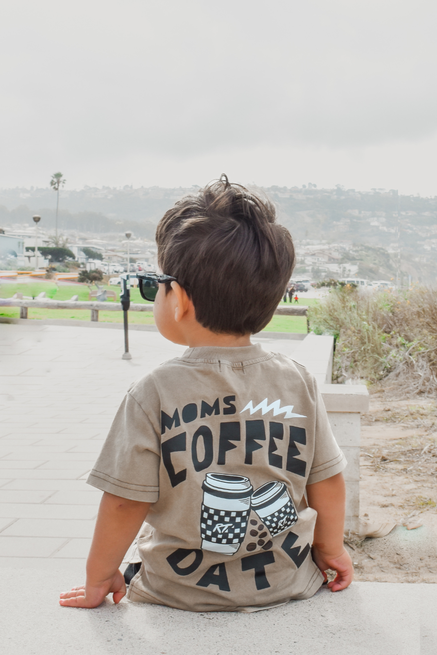 MOMS COFFEE DATE ACID WASH TEE