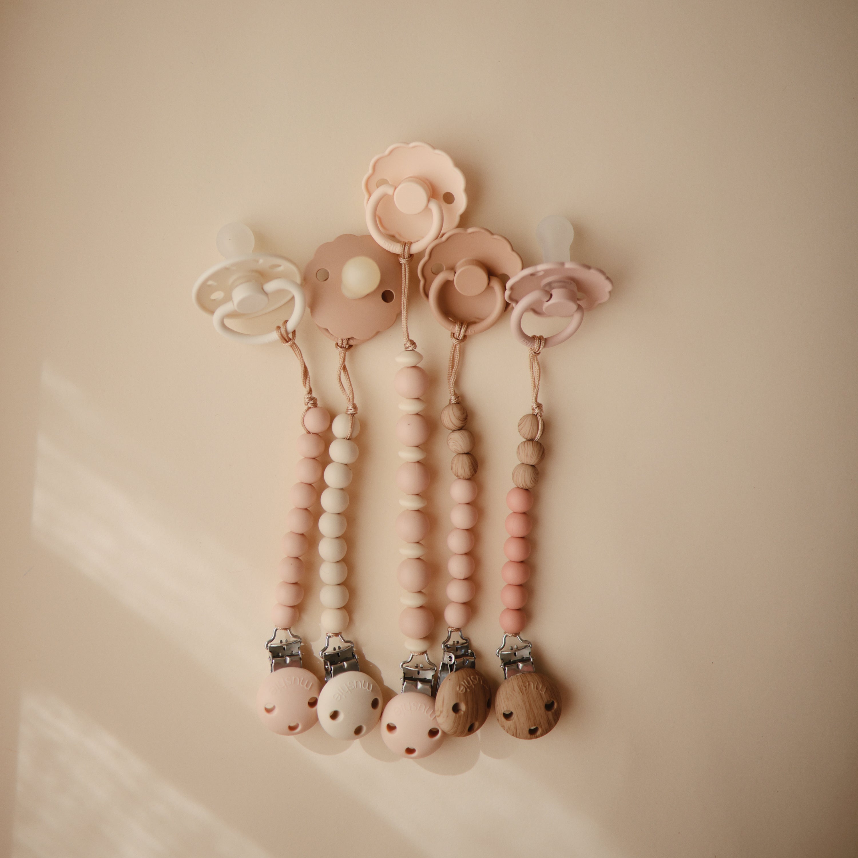 Silicone Pacifier Clip | Luna Pacifier Clip Mushie   