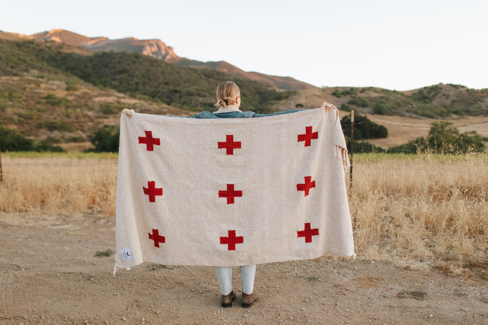 Positive Vibrations Blanket