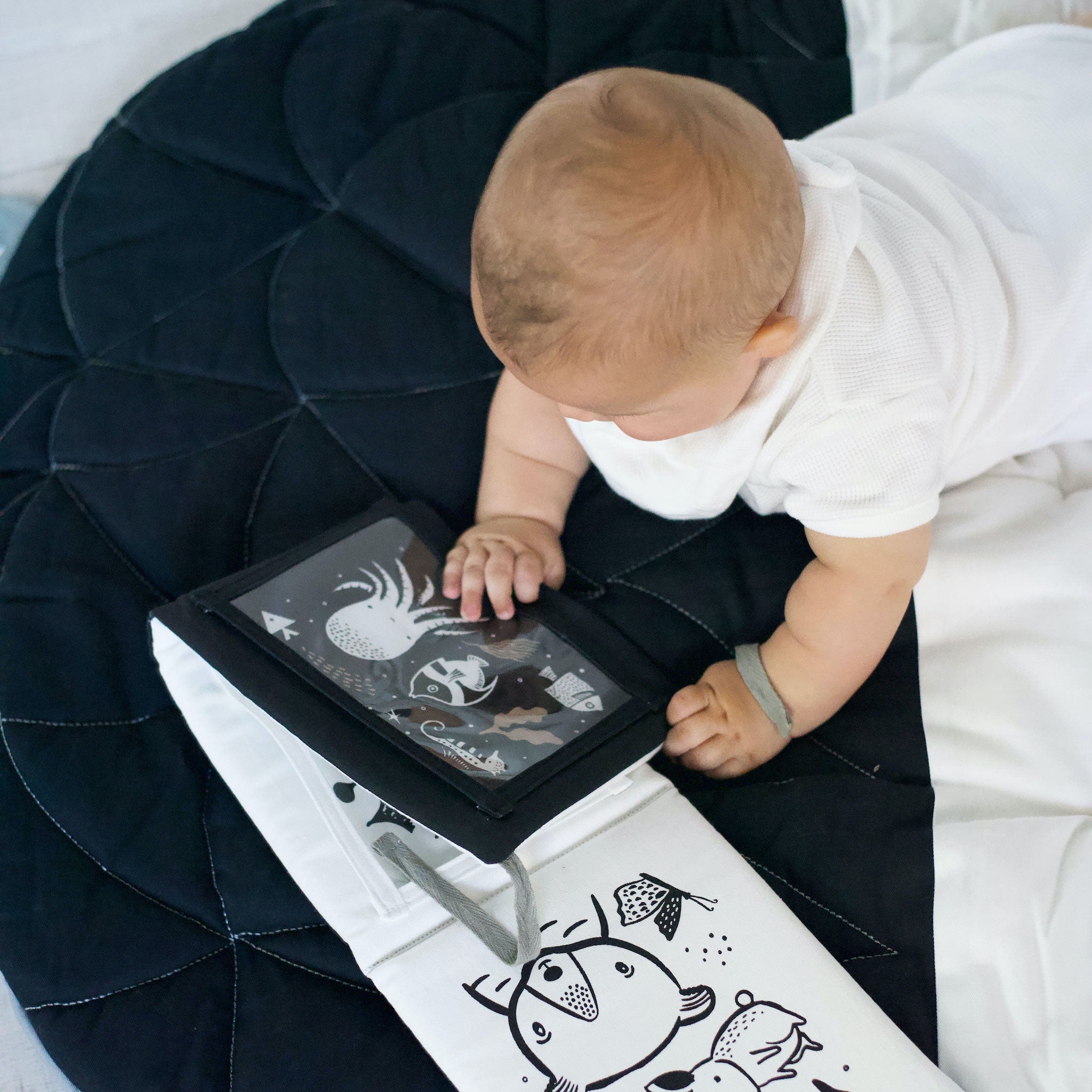 Baby Tummy Time Gallery with Mirror Gift Set
