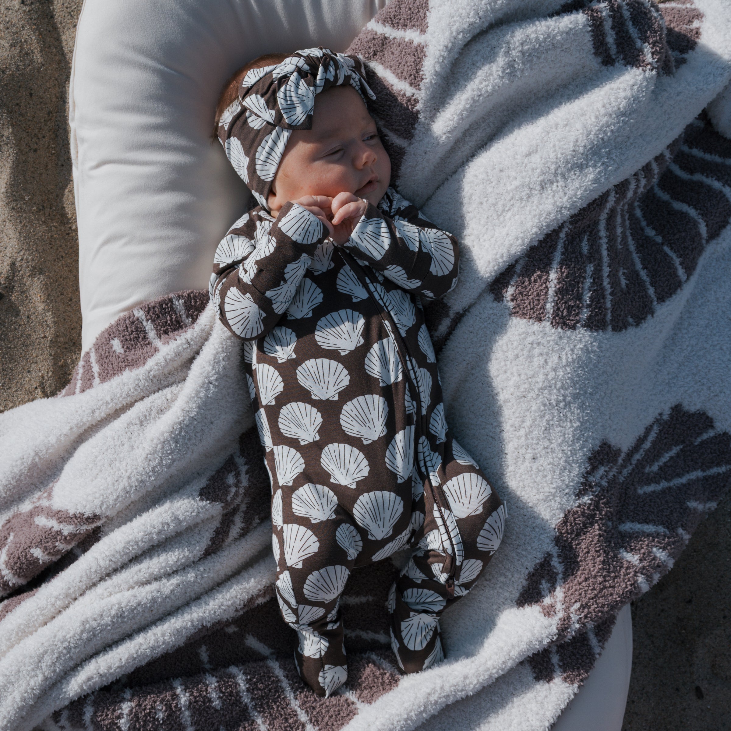 *PRE-ORDER* Plush Blanket | Seashells