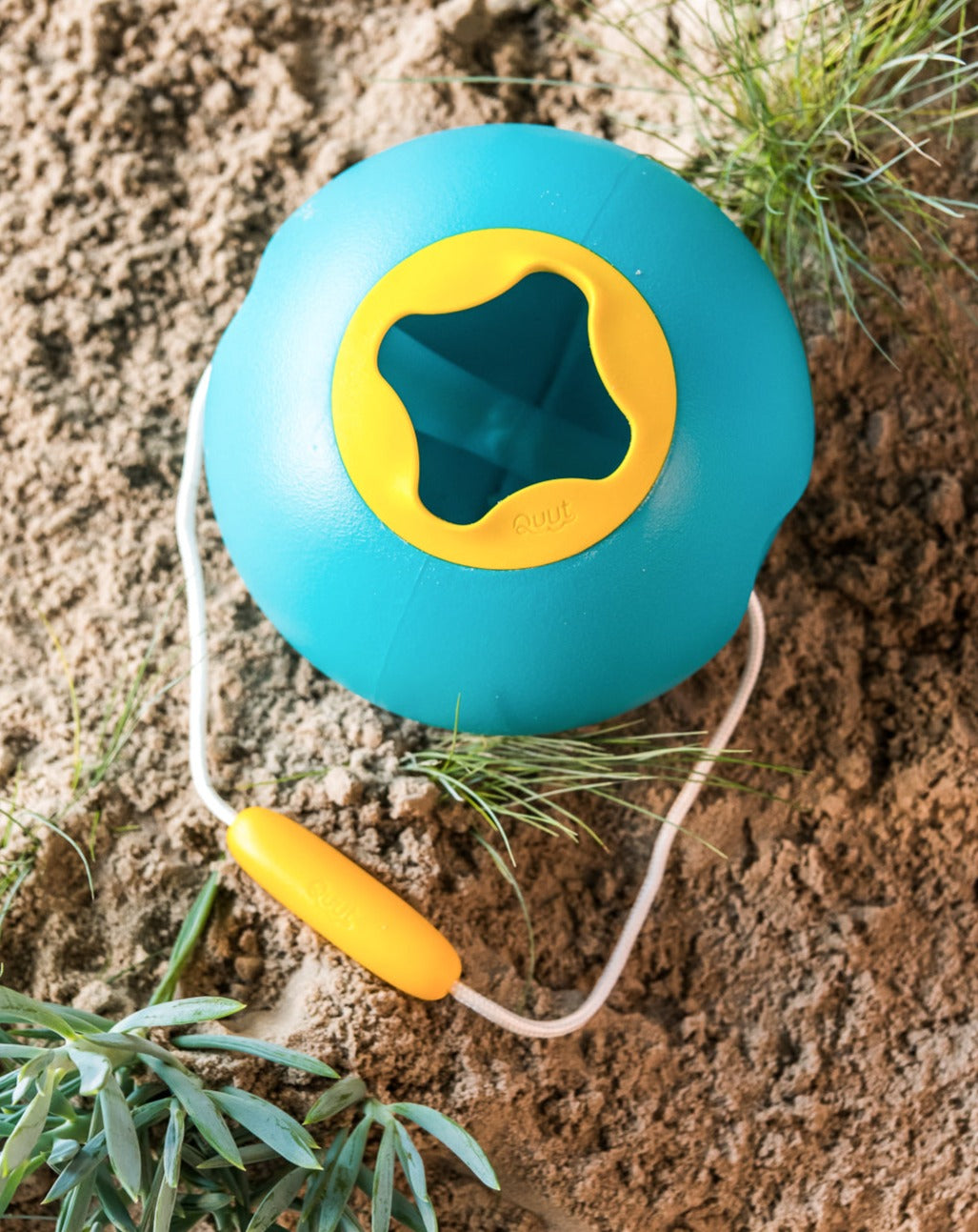 Ballo Beach Bucket - Lagoon Green & Yellow Stone Beach & Sand Toys Quut   