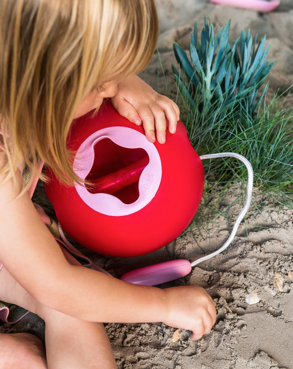 Ballo Beach Bucket - Cherry Red & Sweet Pink Beach & Sand Toys Quut   