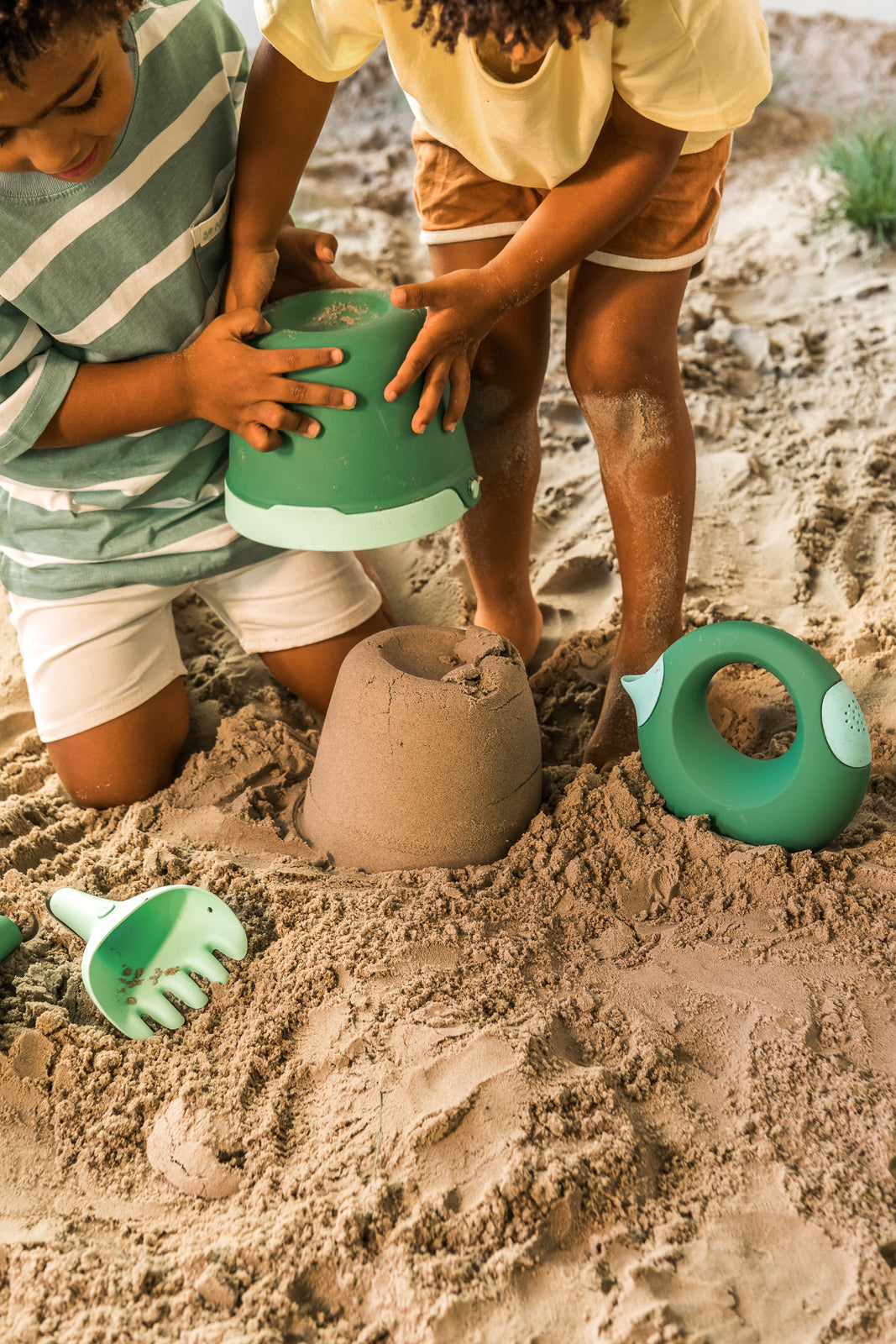 Bucki Beach Bucket - Lagoon & Banana Blue Beach & Sand Toys Quut   