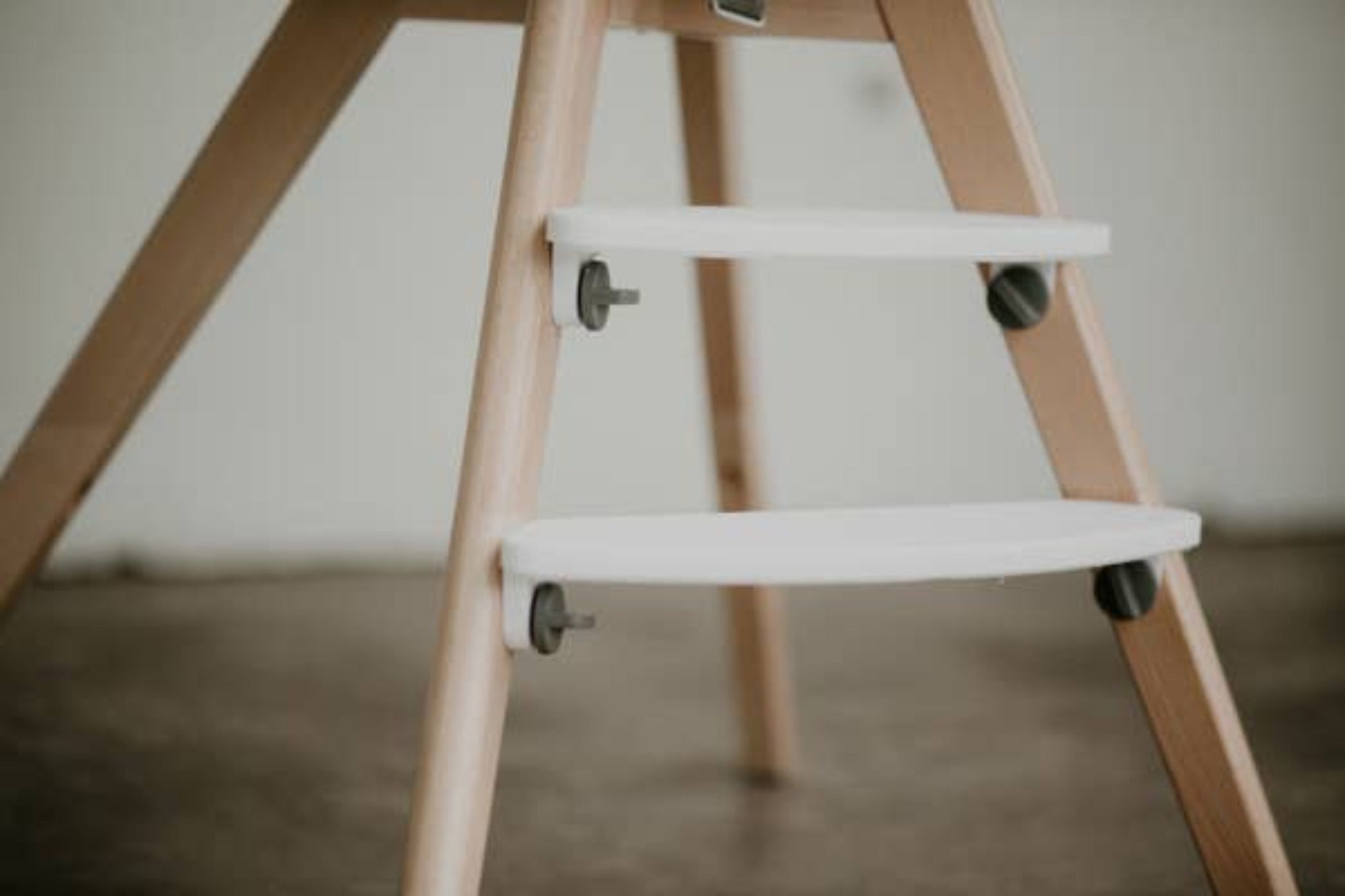 Modern Baby High Chair with Grey Pad Baby Highchairs Be Mindful   