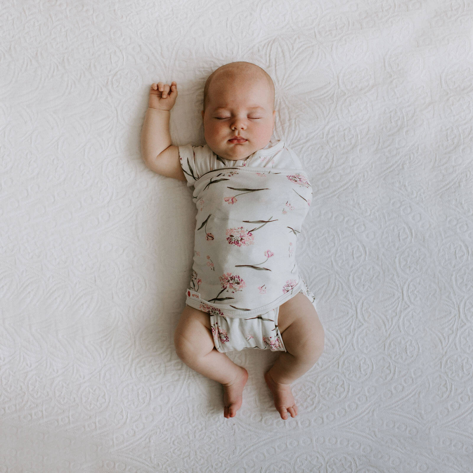 Transitional Swaddle Wrap (3-6mo) 100% Cotton Jersey embé®   