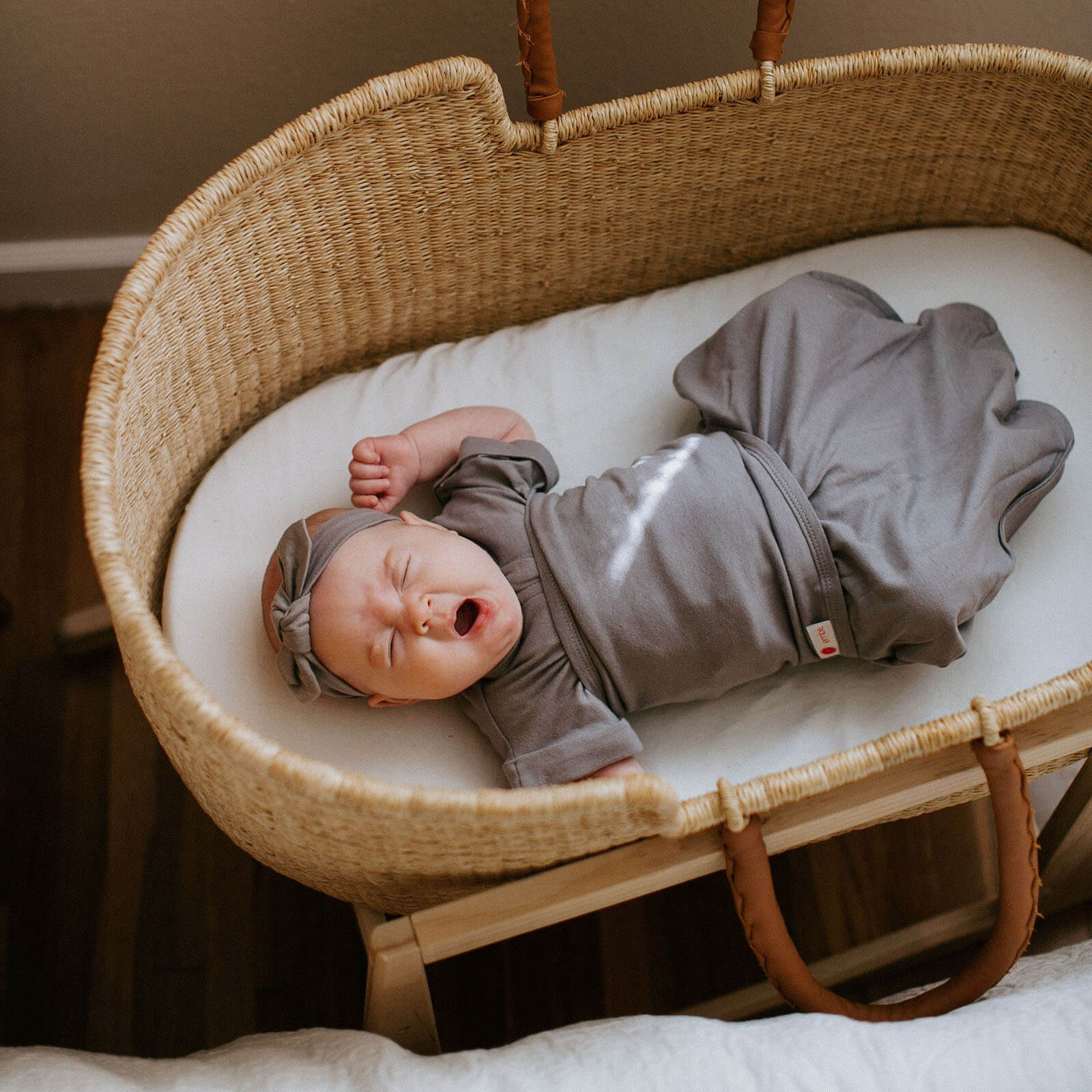 Transitional Swaddle Wrap (3-6mo) 100% Cotton Jersey embé®   