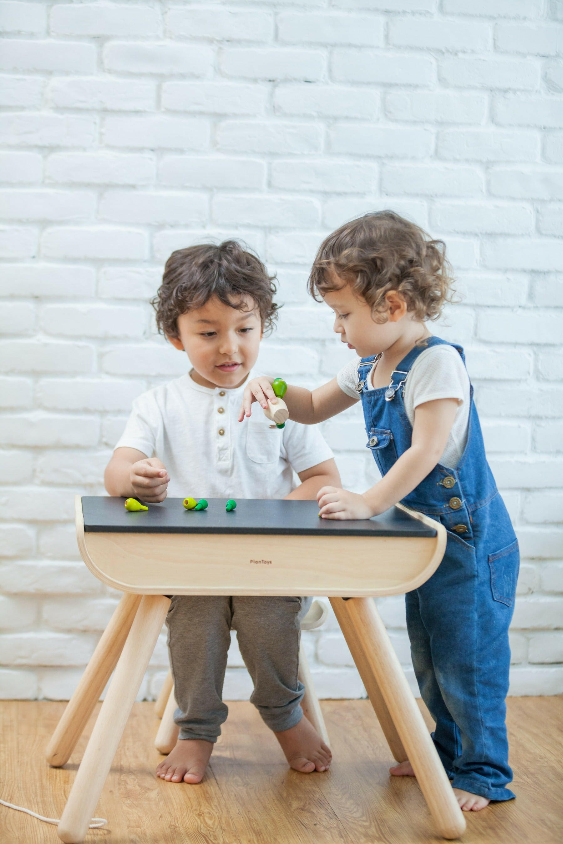 Toddler Desk & Chair - Black Furniture PlanToys   