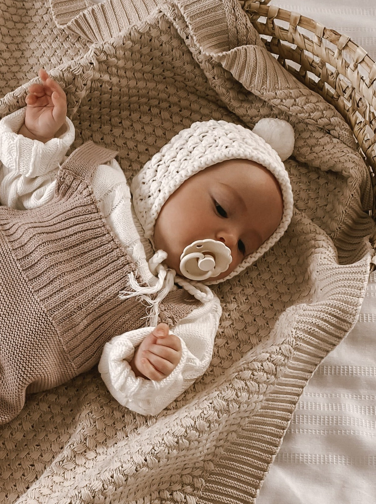 Chunky Knit Bonnet - White  Luna + Luca   