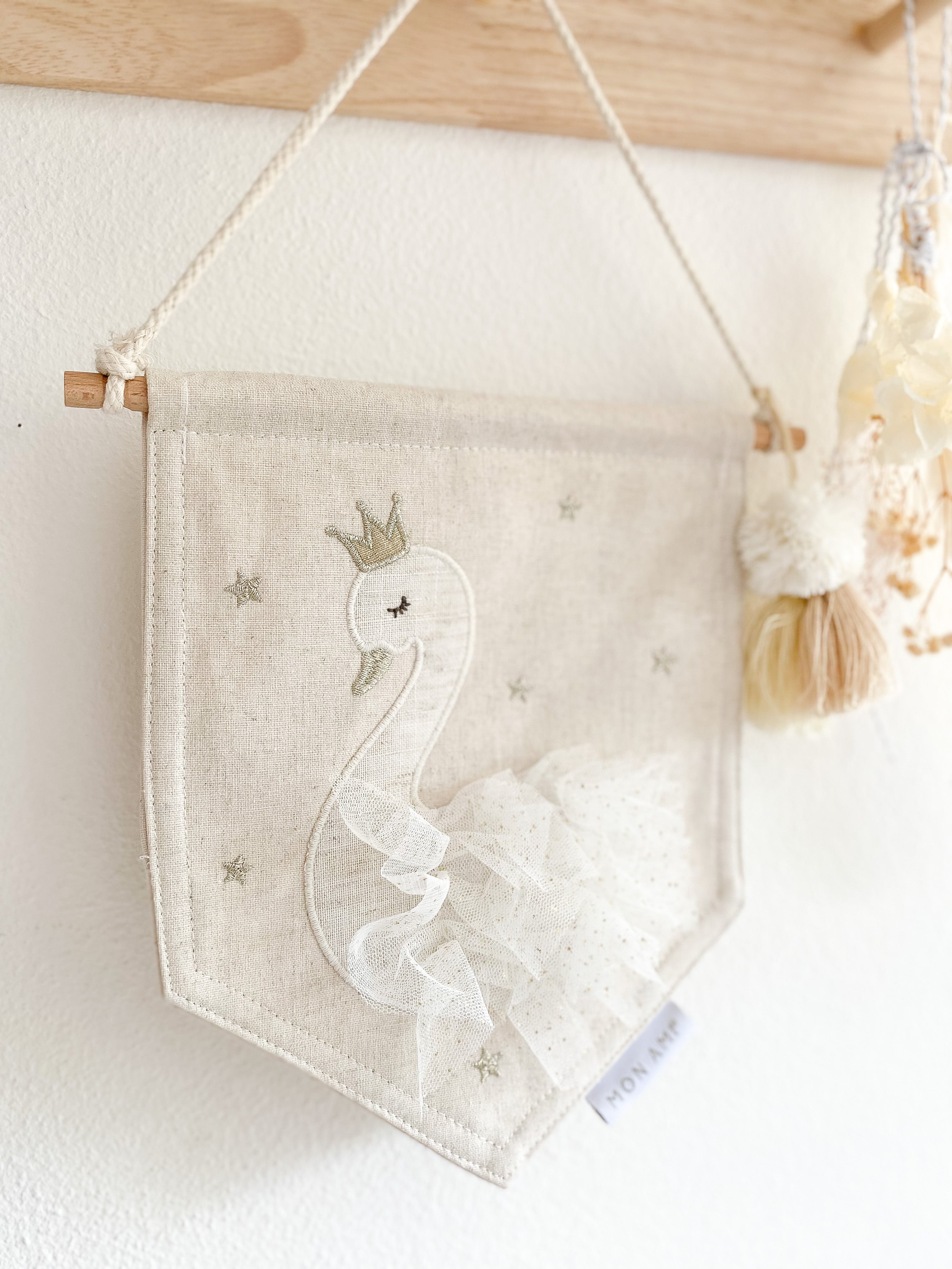 SWAN WALL BANNER Home Decor MON AMI   