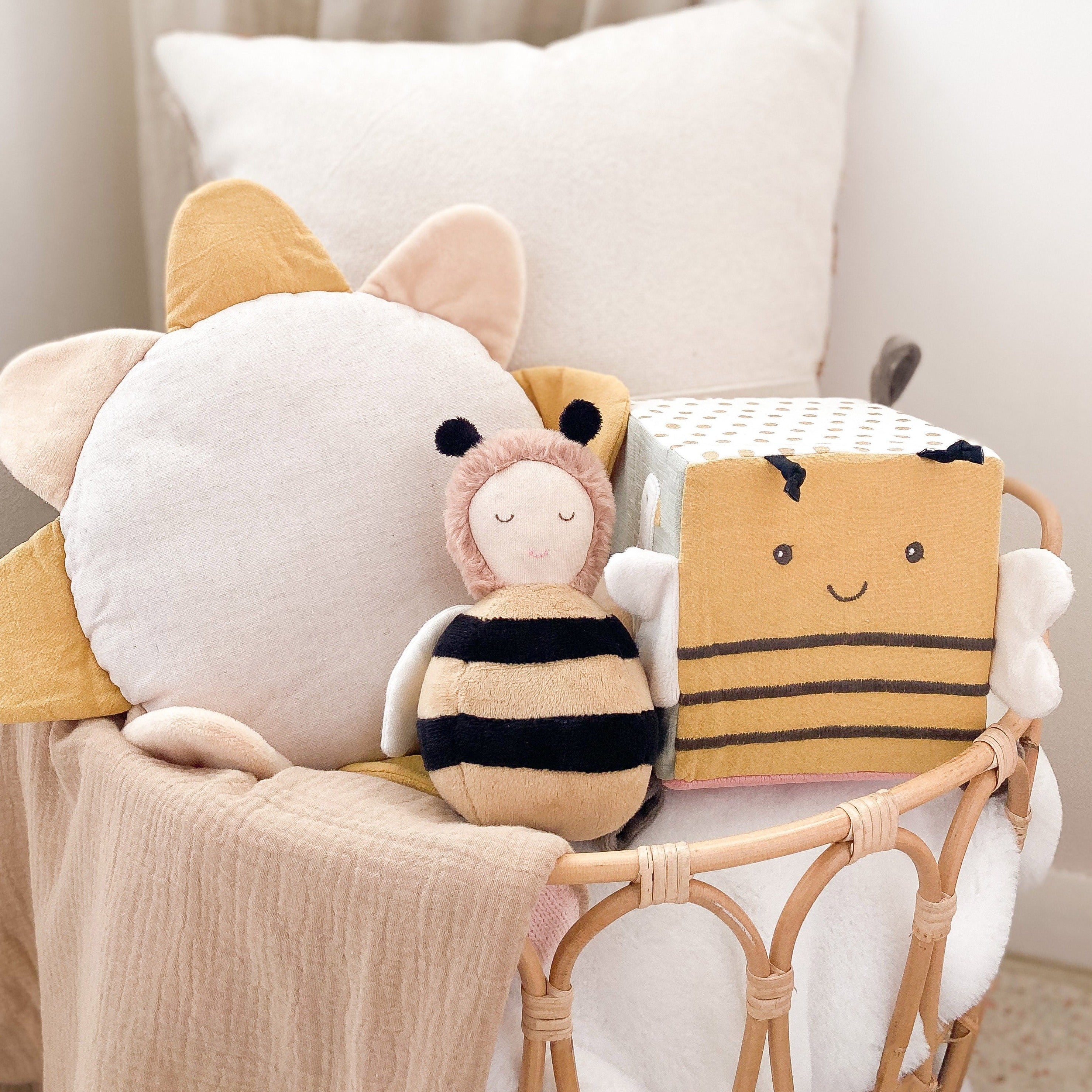 HONEY BEE CHIME ACTIVITY TOY Stuffed Toy MON AMI   