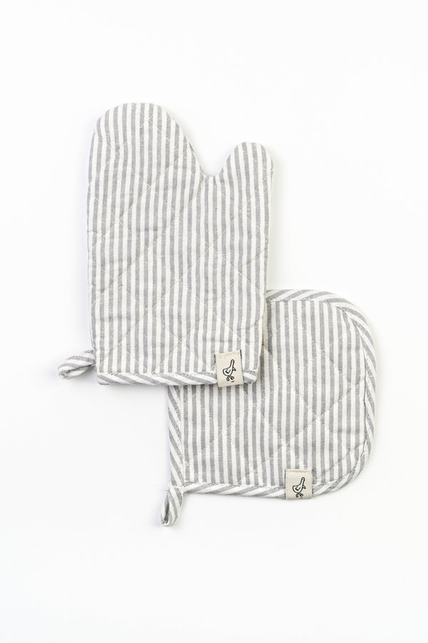 https://littlewonderandco.com/cdn/shop/products/Milton-and-Goose-Kids-Play-Oven-Mitt-and-Hot-Pad-Gray-Stacked-2_600x.jpg?v=1675808353