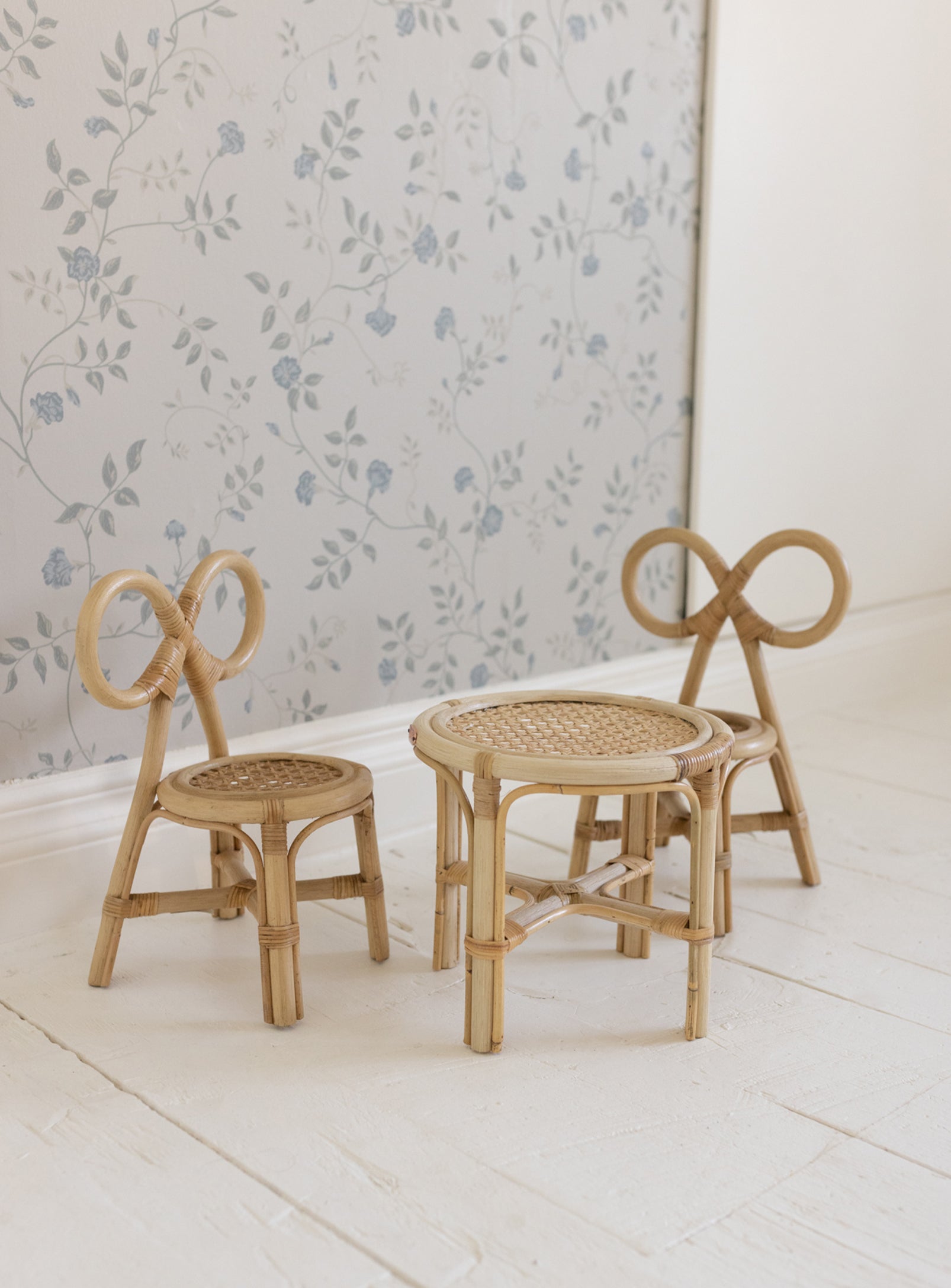 The Poppie Bow Chairs for Dolls Toys Poppie Toys   