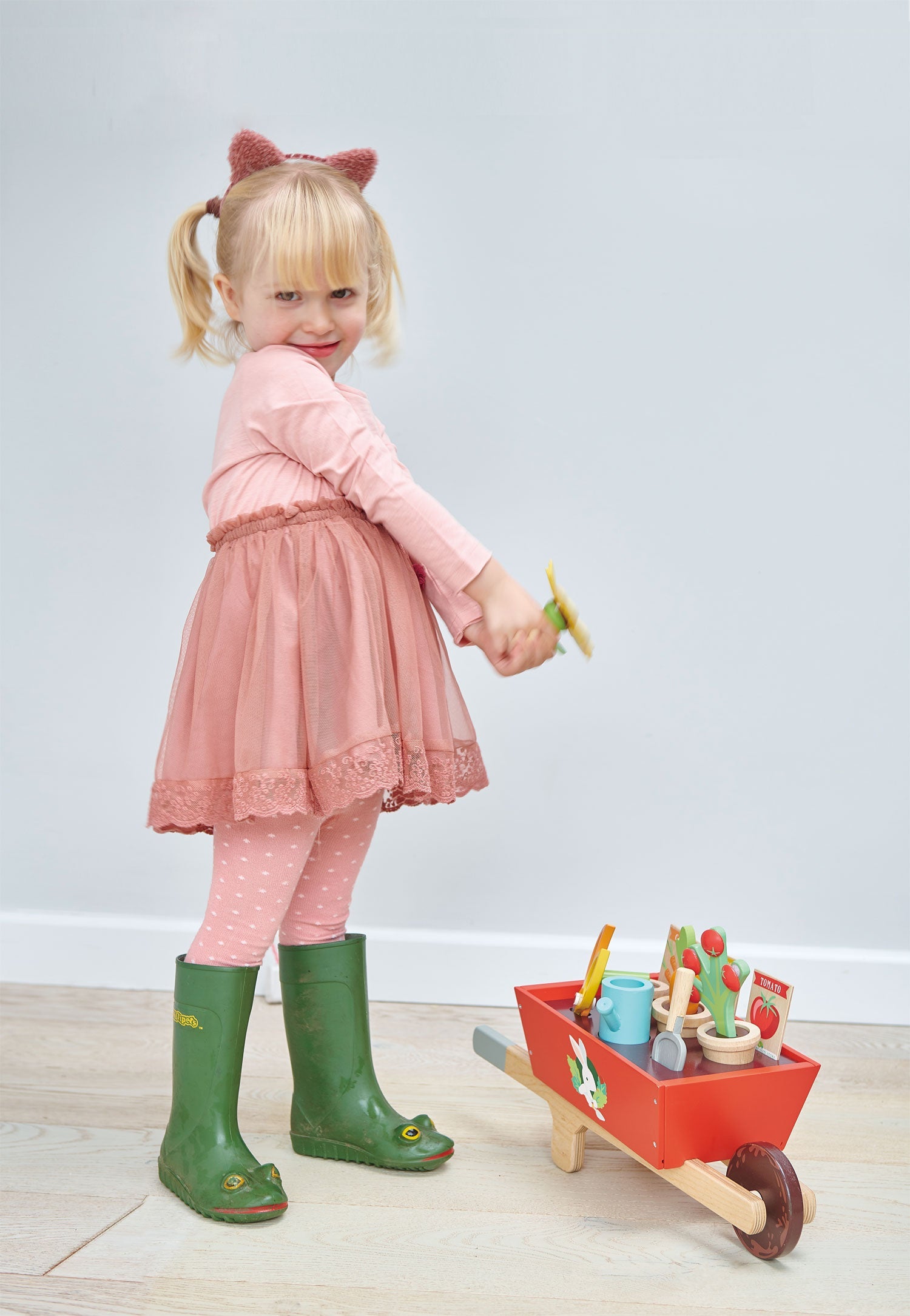 Garden Wheelbarrow Set  Tender Leaf   