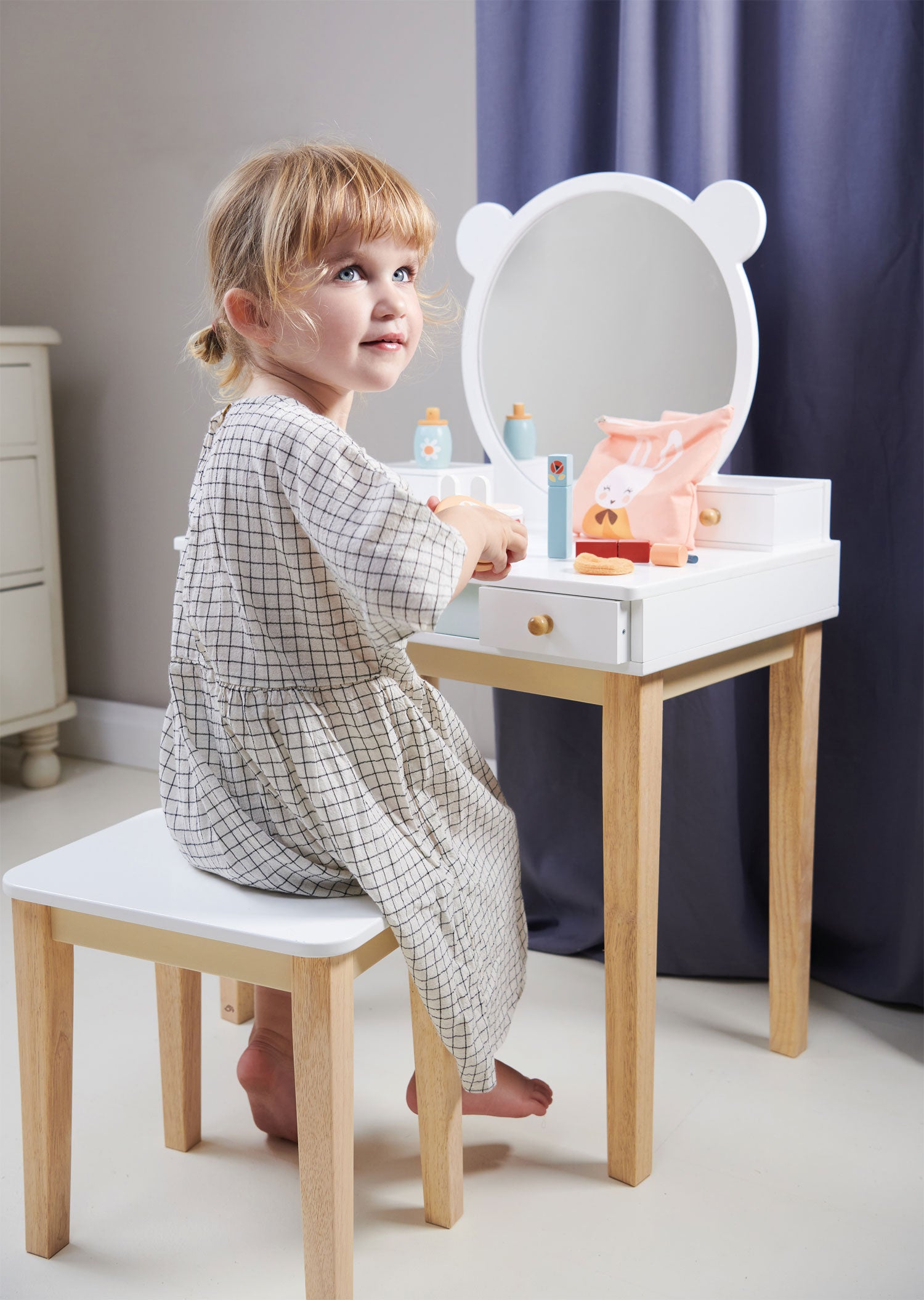 Forest Dressing Table  Tender Leaf   