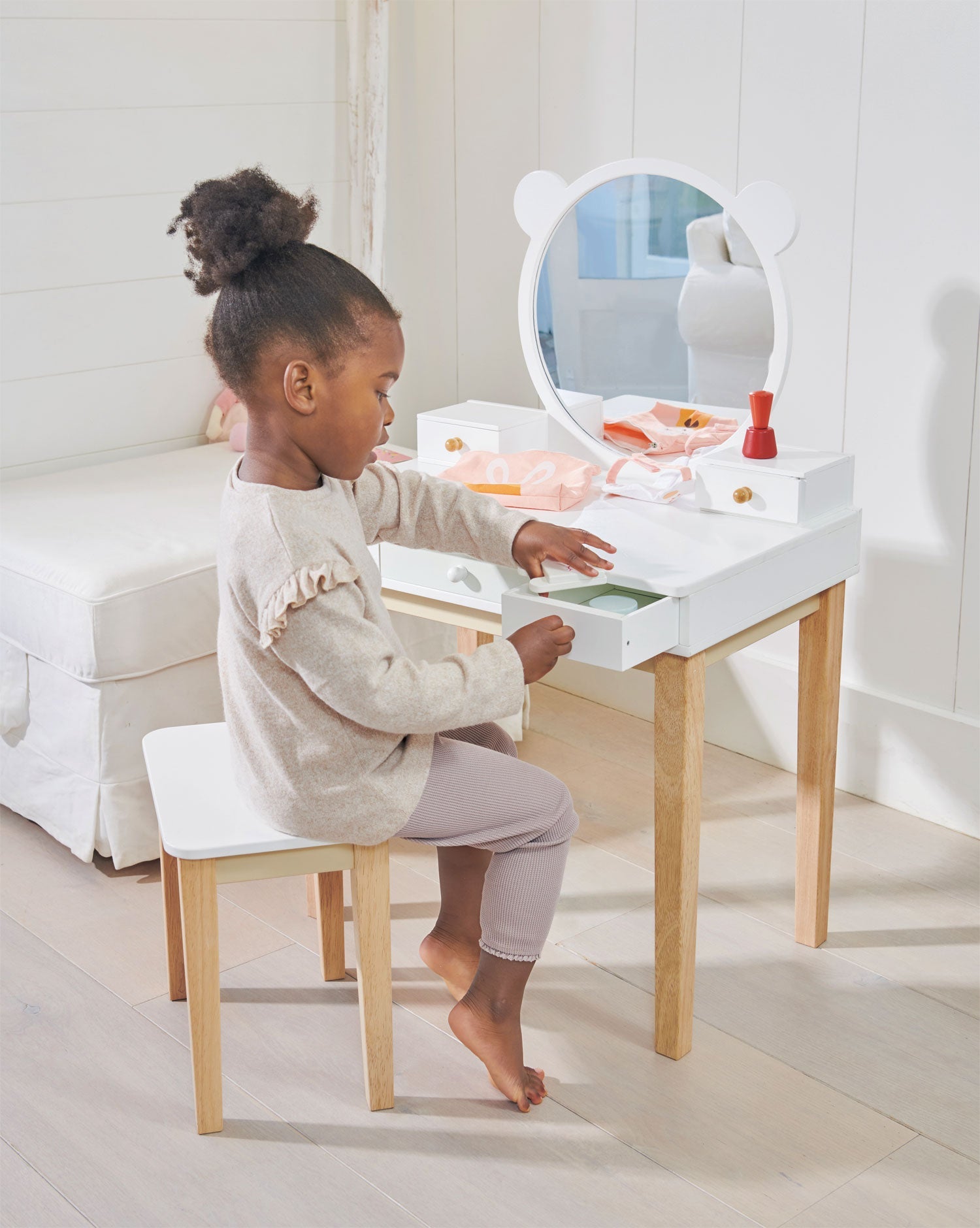 Forest Dressing Table  Tender Leaf   