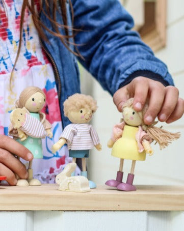 Amy and her Rabbit Dolls Tender Leaf   