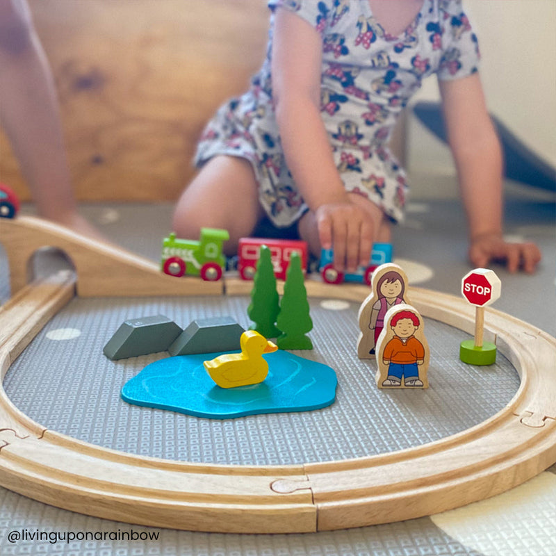 Figure of Eight Train Set by Bigjigs Toys US