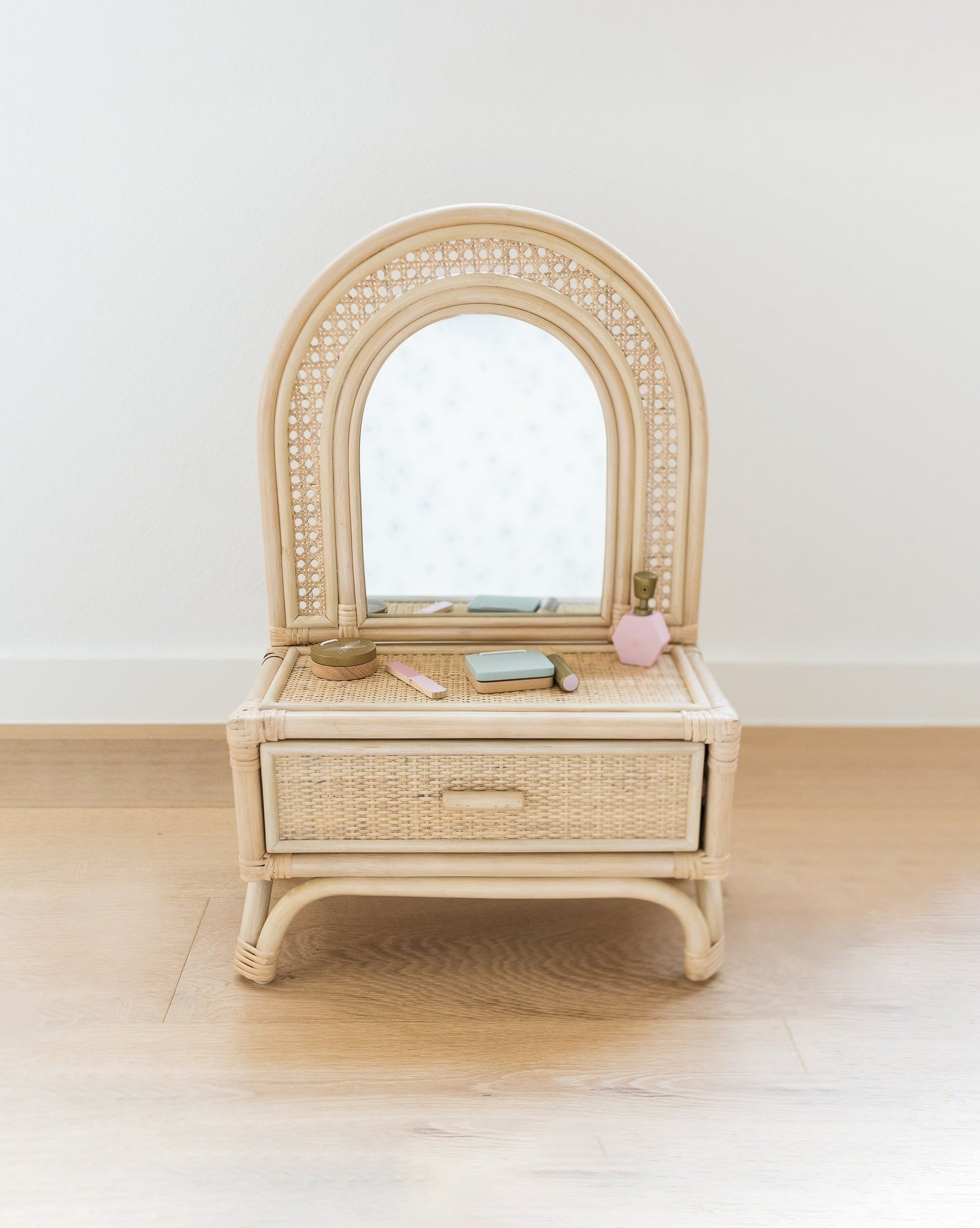 Arch Kids Floor Vanity Furniture Ellie & Becks Co.   