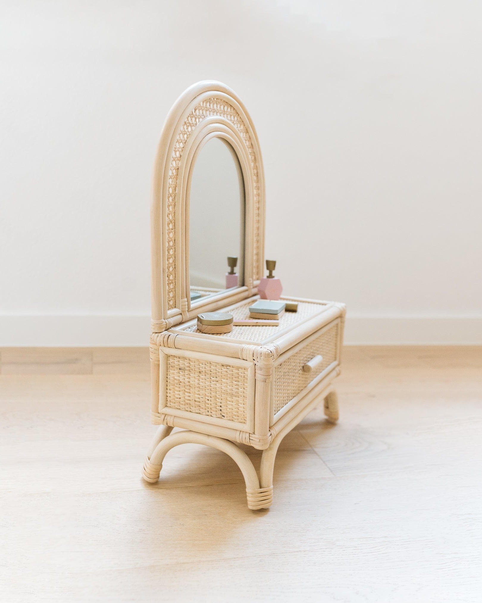 Arch Kids Floor Vanity Furniture Ellie & Becks Co.   