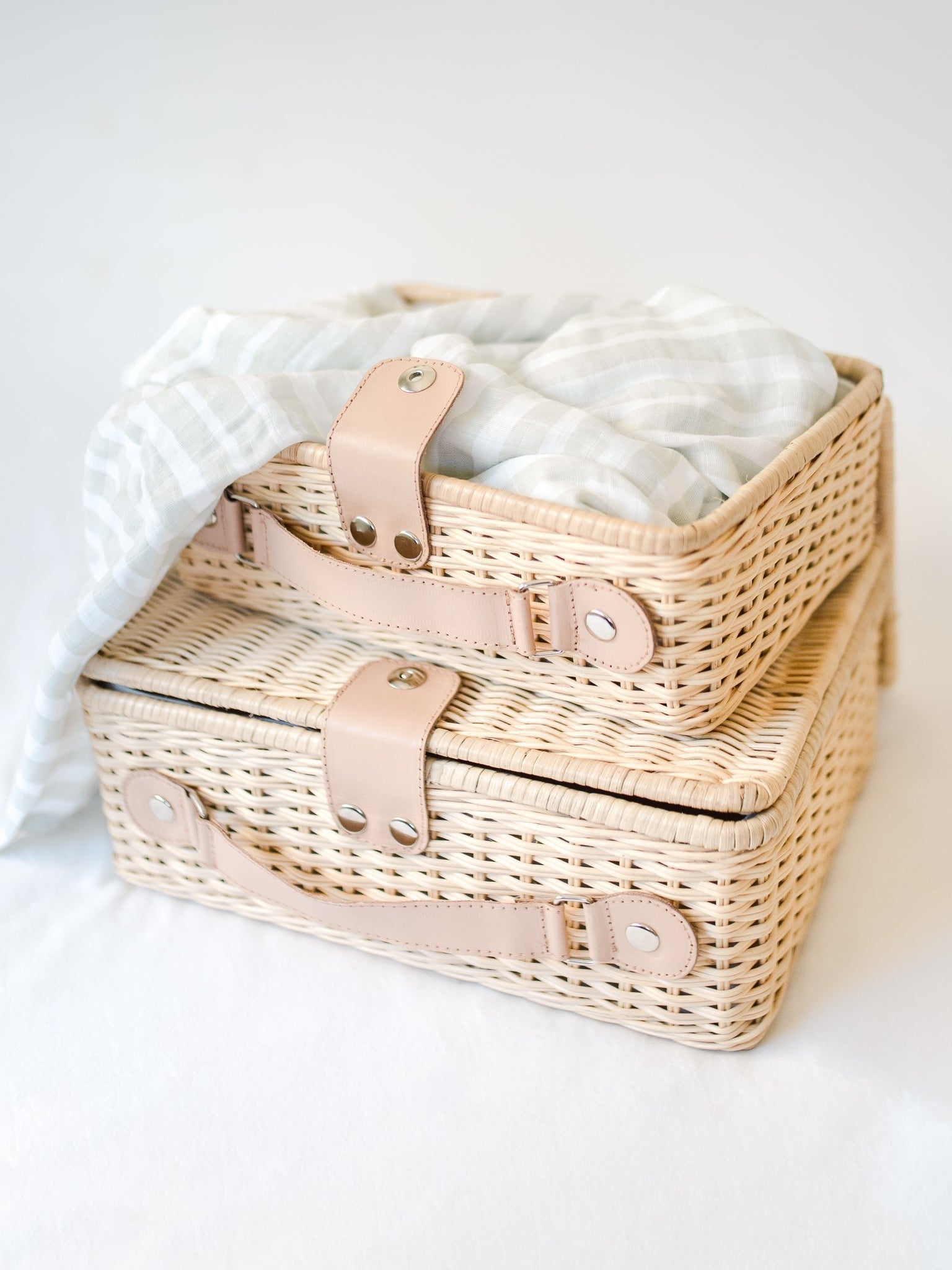 Wicker Suitcases Organization Ellie & Becks Co. Suitcase Set  