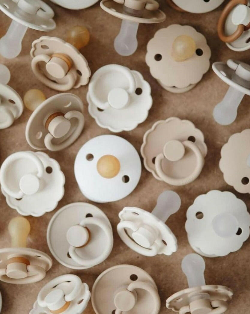 Frigg  Daisy Silicone Pacifier - Cream Baby Essentials Mushie   