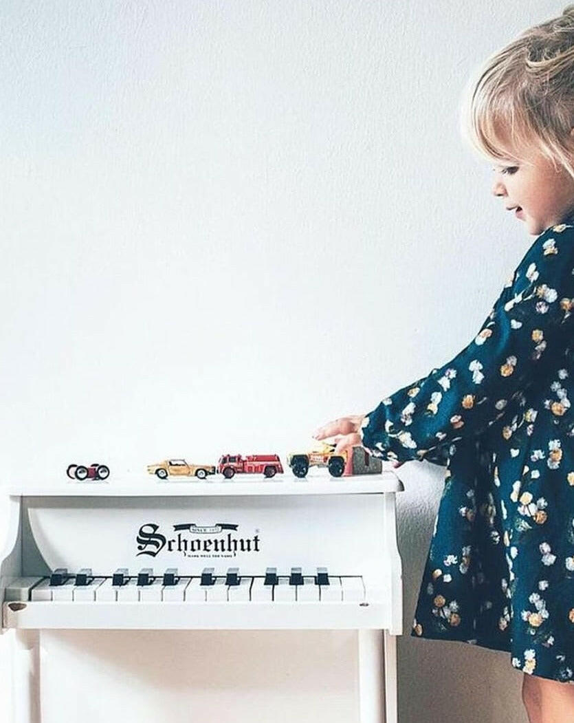 Traditional Spinet Piano 25-Key Musical Toys Schoenhut   