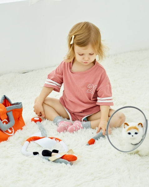 https://littlewonderandco.com/cdn/shop/products/vet-set-plush_grande.jpg?v=1609809780